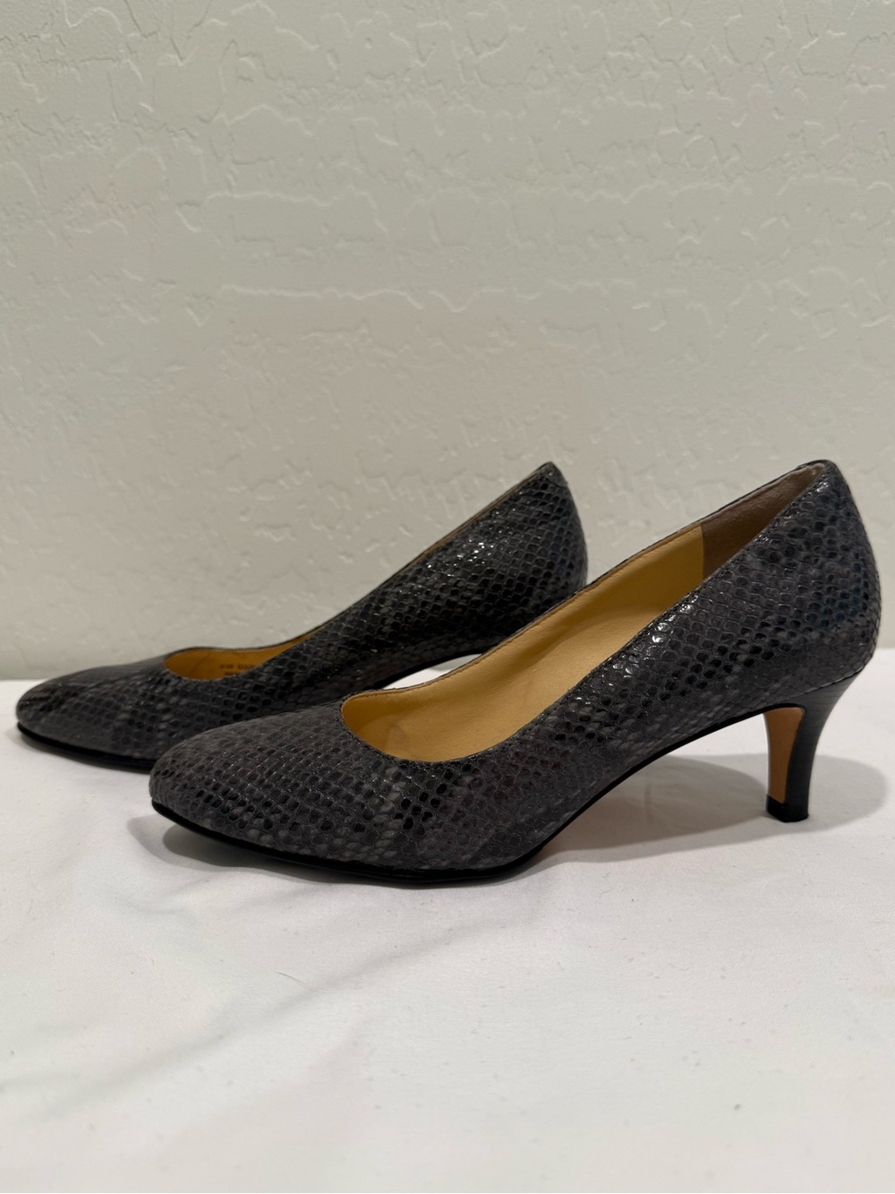 COLE HAAN Nike Air Grey Snakeskin Print Embossed Leather Kitten Heel Pumps 6